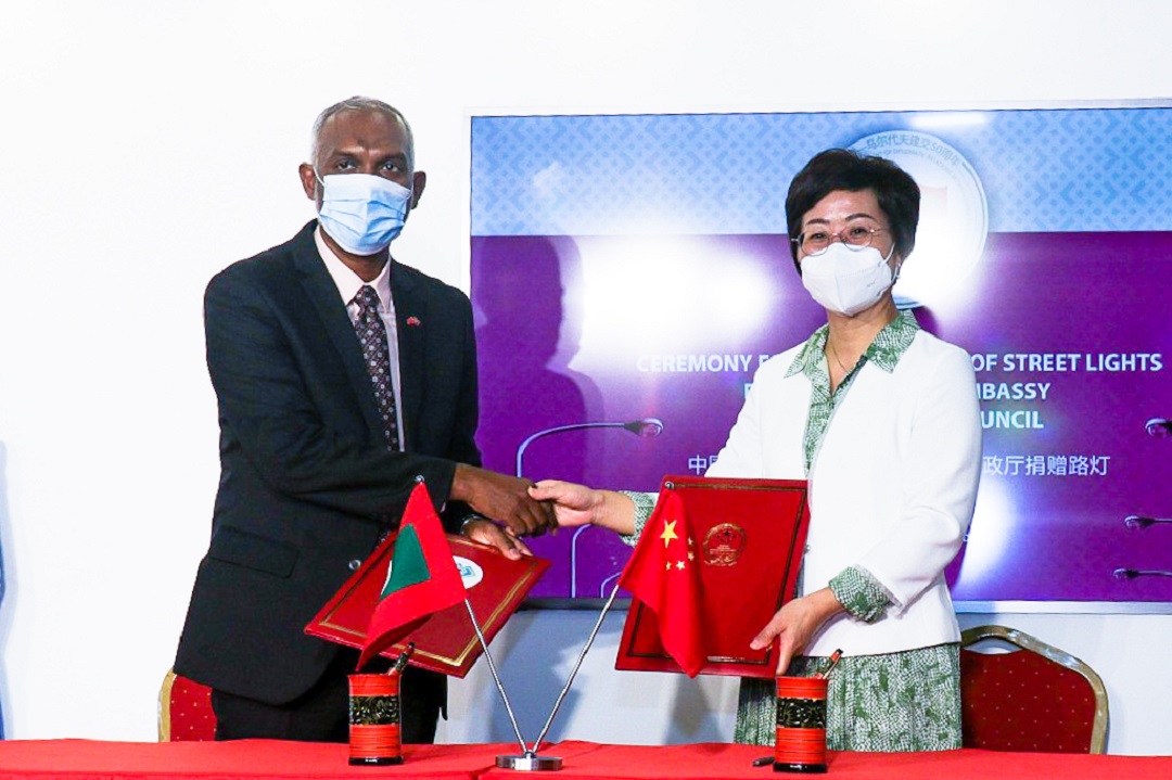 ޗައިނާއިން މާލެ ސިޓީ ކައުންސިލަށް 3000 މަގު ބައްތި ހަދިޔާކޮށްފި