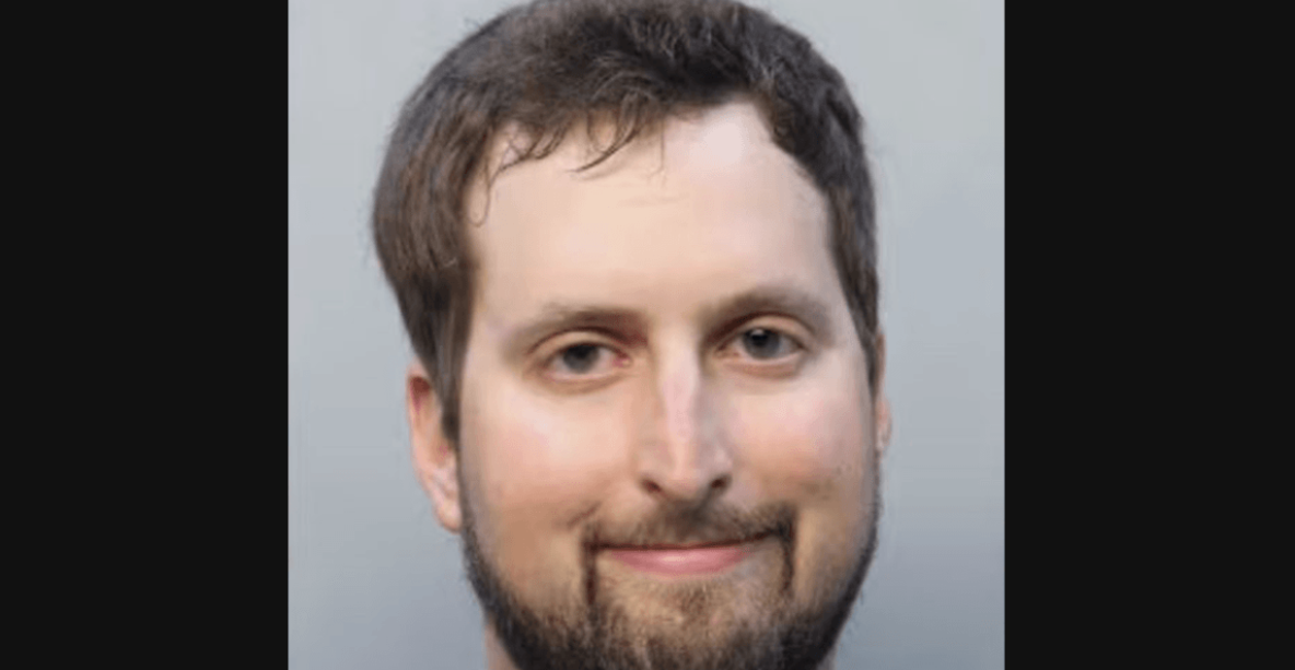 ފަލަސްތީނު ބައެއް ކަމަށް ހީކޮށް ހައްދު ފަހަނައަޅާފައިވާ ޔަހޫދީއަކު ދެ ޔަހޫދީއަކަށް ހަމަލާދީ ޒަހަމްކޮށްލައިފި