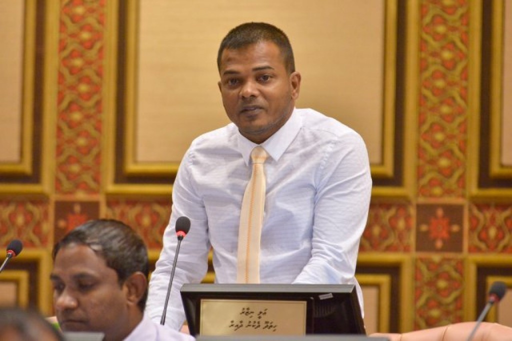 ދިވެހިންނާ ކައިވެނިކޮށް ދިގުމުއްދަތެއް ވެފައިވާ ބިދޭސީންނަށް ލުއިގޮތެއް އޮންނަންވާނެ - ނިޒާރު