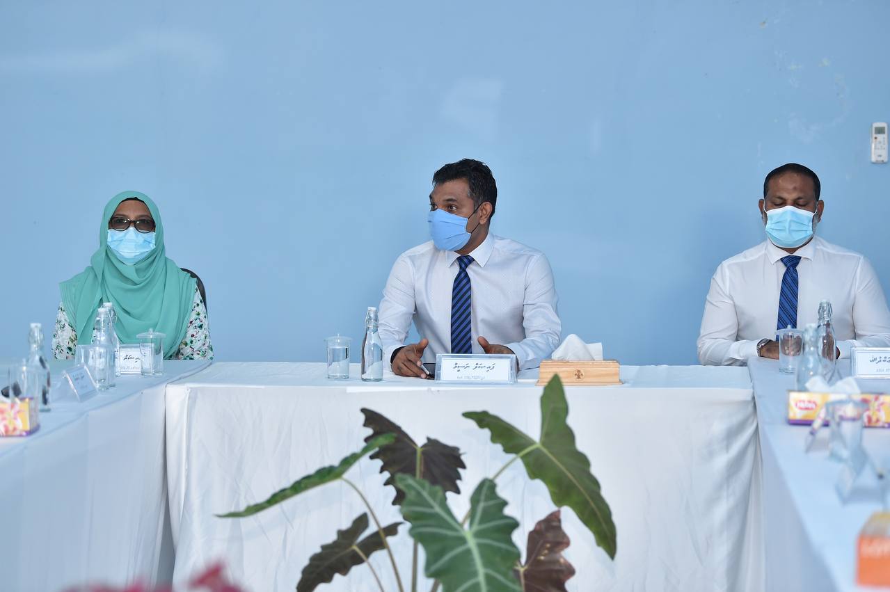 ހުވަދުއަތޮޅުގެ ރައްޔިތުންގެ ކަންބޮޑުވުންތައް ނައިބް ރައީސަށް