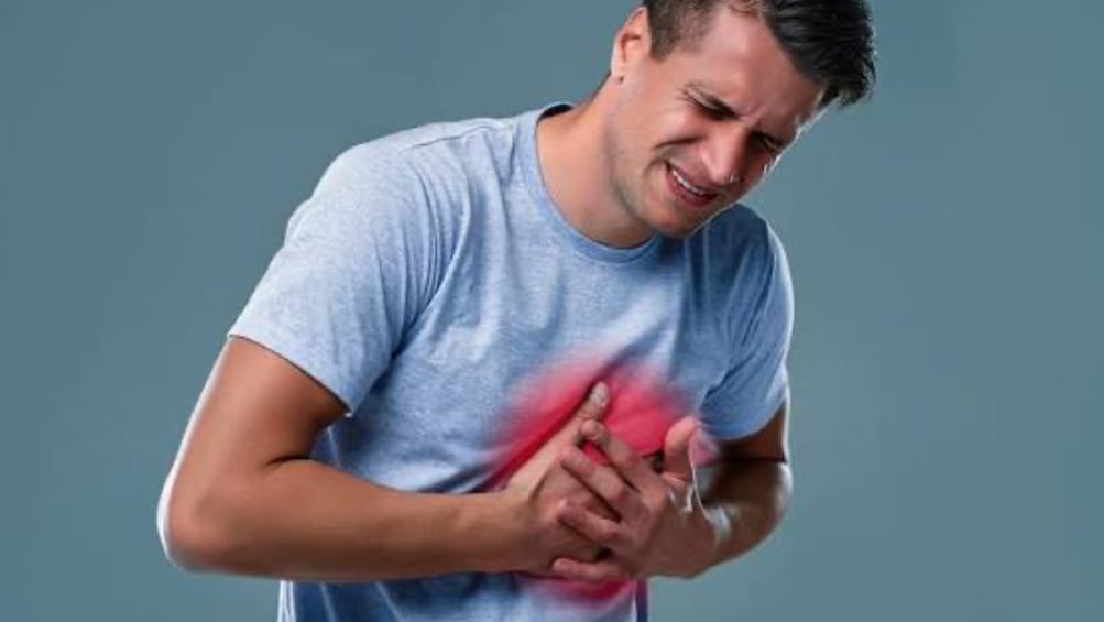 ހާޓް އެޓޭކެއް ޖެހުމުގެ ކުރިން ފެންނާނެ 3 އަލާމާތެއް