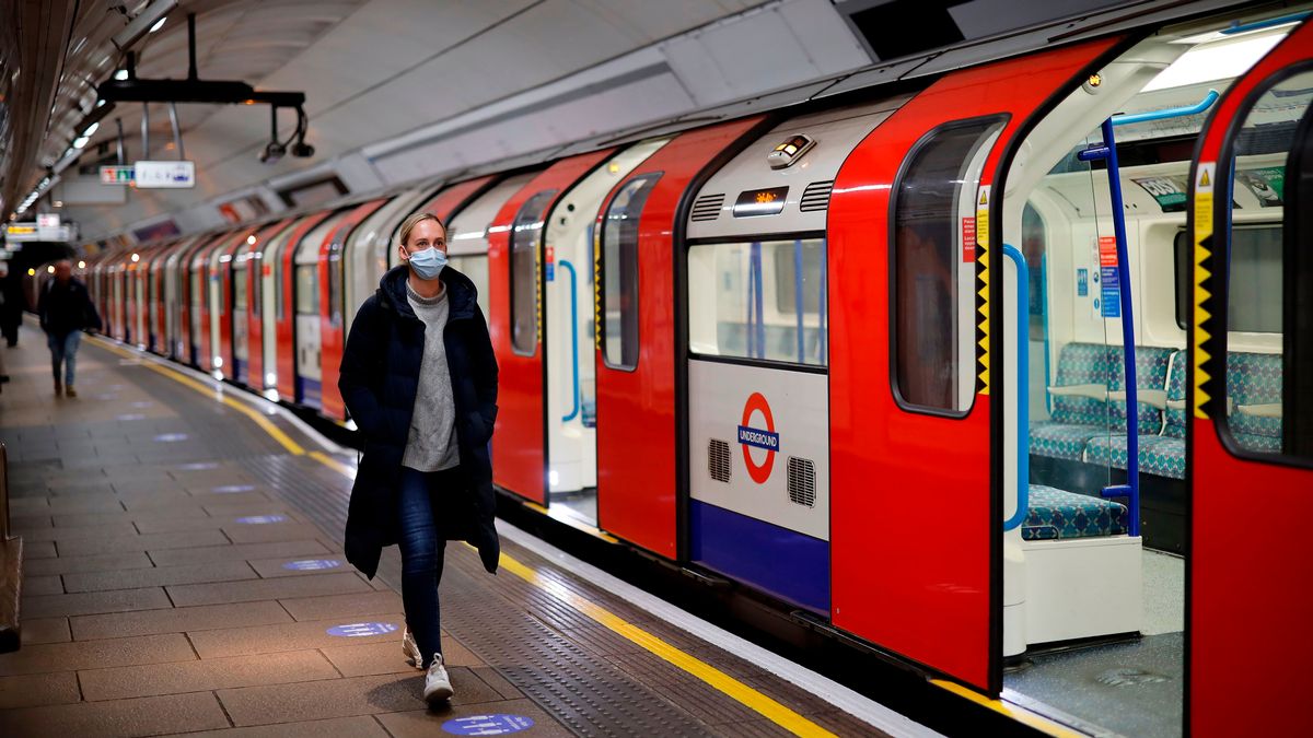 އިނގިރޭސިވިލާތުގެ ބޯޑަރުތައް އެއްކޮށް ބަންދުކުރަނީ