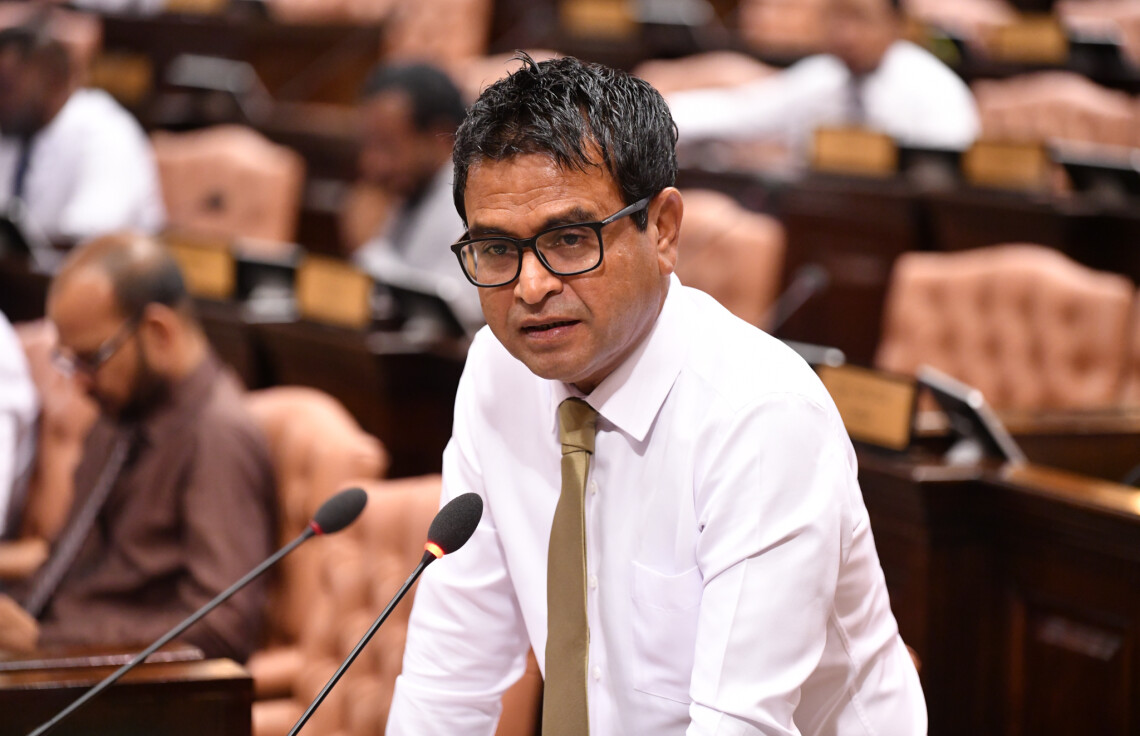 ރާއްޖޭގެ ރިޒާވް މިހާރު މިއޮތީ ރަތް ރޮނގު ހުރަސް ކޮށްފައި: ސަލީމް