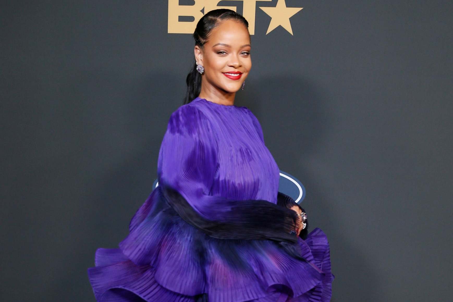 ލަވަކިޔުންތެރިޔާ ރިހާނާ މުސްލިމުންގެ ކިބައިން މައާފަށް އެދިއްޖެ