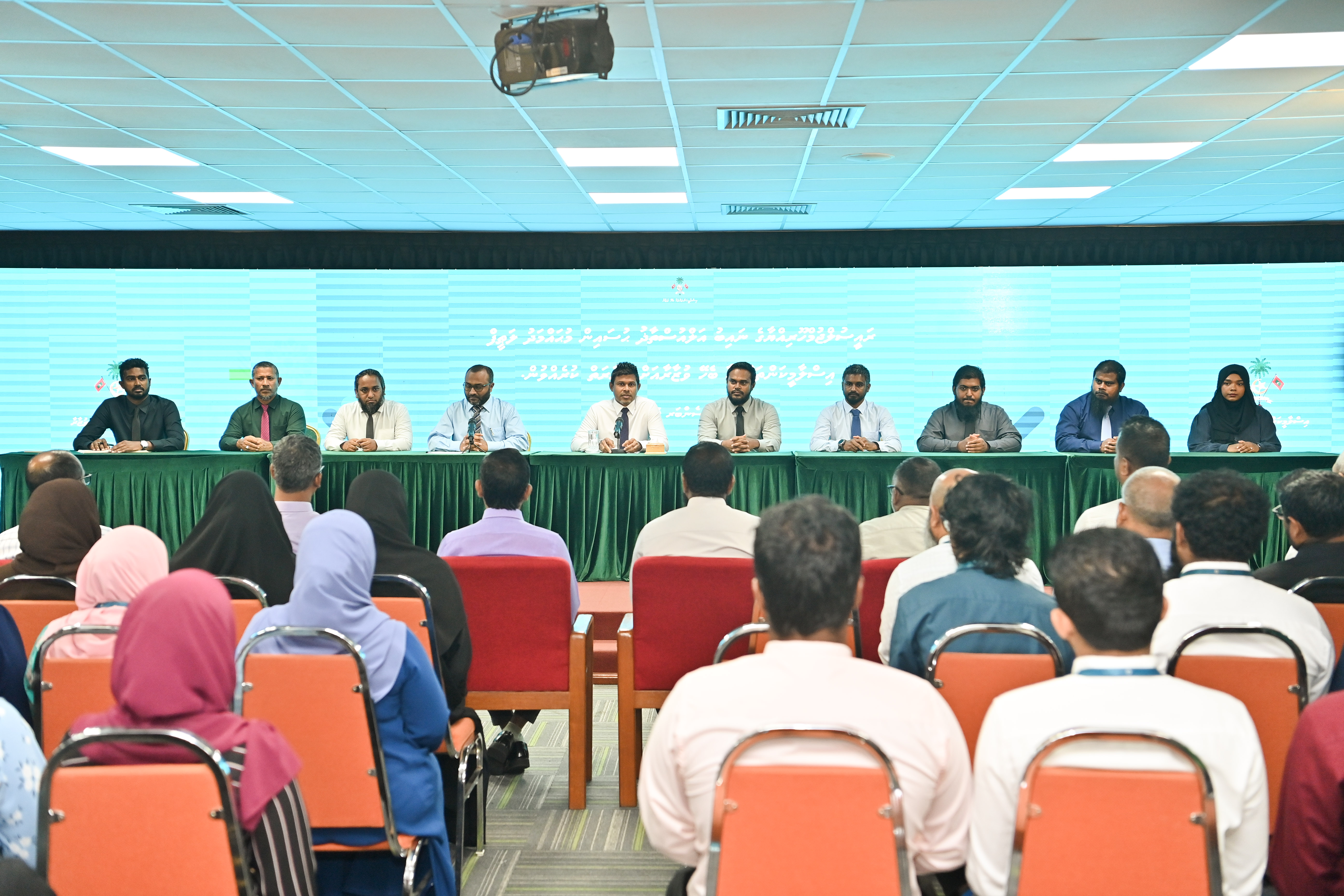 ނައިބު ރައީސް އިސްލާމީ ވުޒާރާގެ ވެރިންނާއި މުވައްޒަފުންނާ ބައްދަލުކުރައްވައިފި