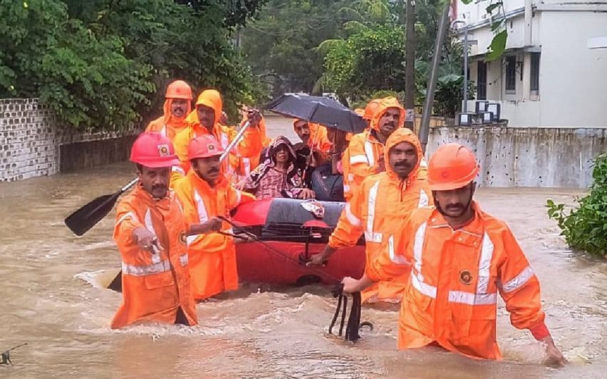 ކެރެލާއަށް ކުރަމުންދާ ވިއްސާރައިގައި 93 މީހުން މަރުވެ، ގިނަ ބަޔަކު ހާލުގައި ޖެހިއްޖެ
