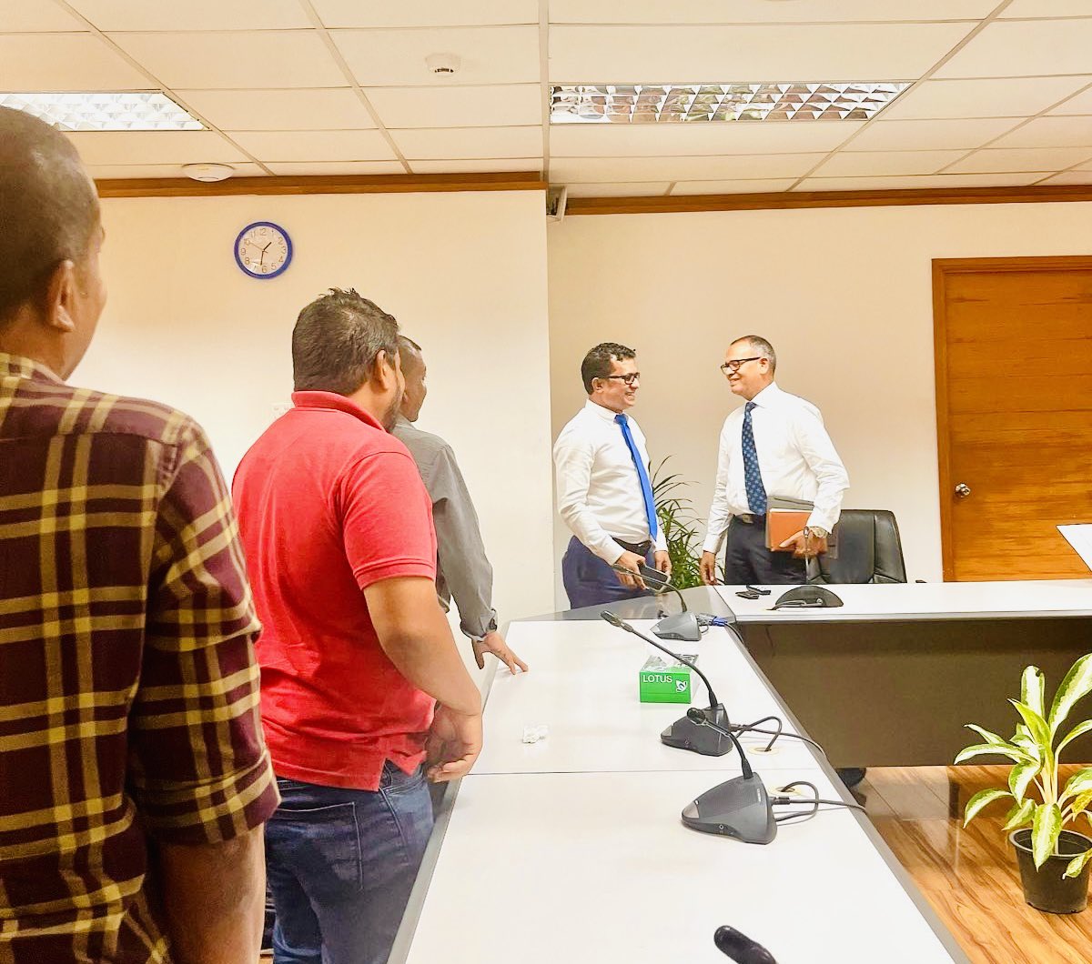 ހުޅުދޫއަށް ވަކި ރަށު ކައުންސިލެއް ލިބެން ޖެހޭ ކަމަށް މިނިސްޓަރ ގަބޫލުކުރަްވާ: ޝަރީފް