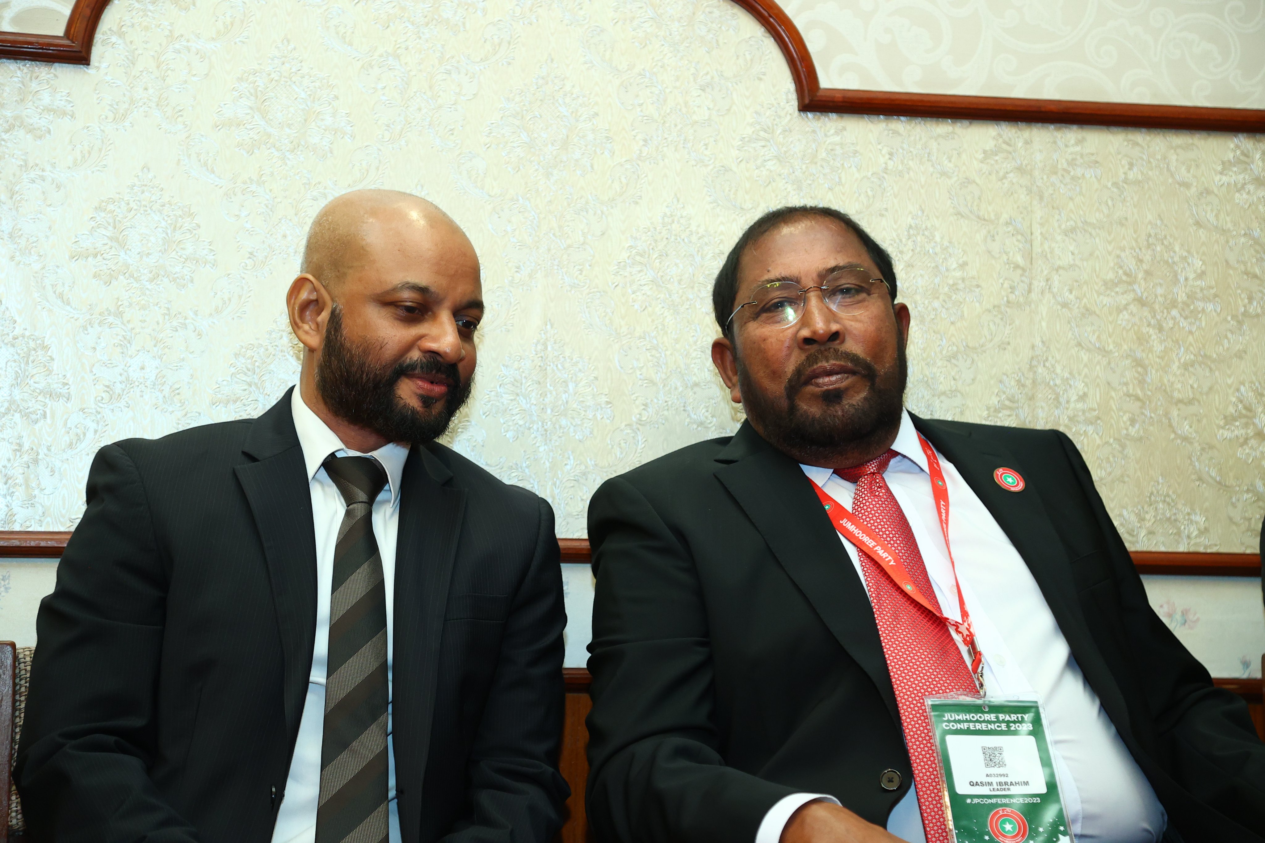 ޤާސިމާއި ފާރިސް ބައްދަލު ކުރަށްވައިފި