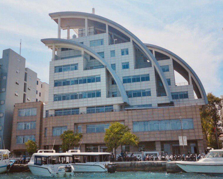 ކޯވިޑް-19: އެކުވެރި ޢަރަބި އިމާރާތުން އޮން އެރައިވަލް ވިސާ ހަމައެކަނިޑިޕްލޮމެޓުންނަށް