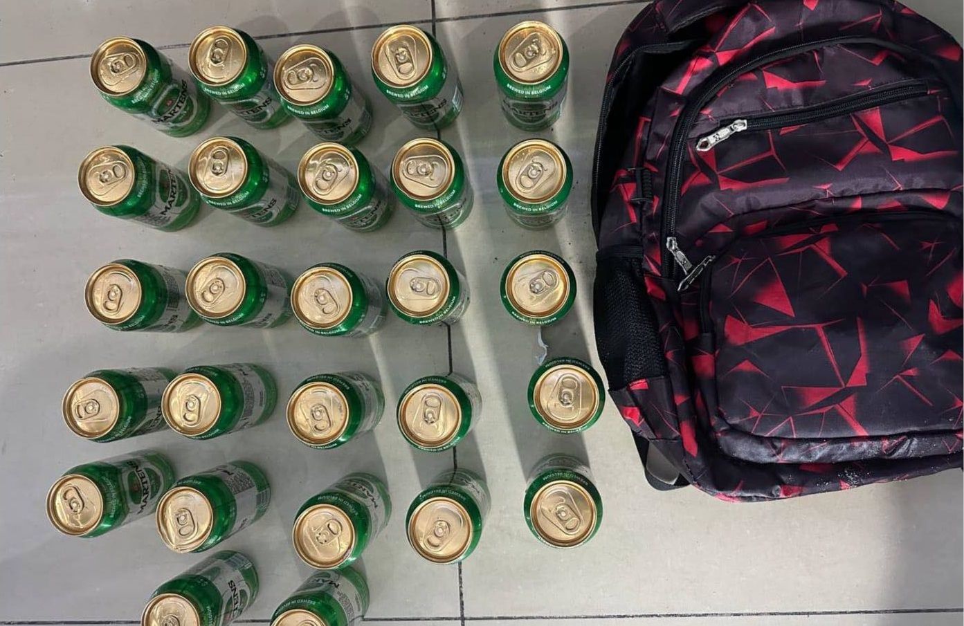 މާލޭގެ ފިހާރައެއްގައި ބަނގުރަލާއި، ވަގު ޑޮލަރުގެ ވިޔަފާރިކުރި އިންޑިއާ ދެމީހުން ހައްޔަރުކޮށްފި