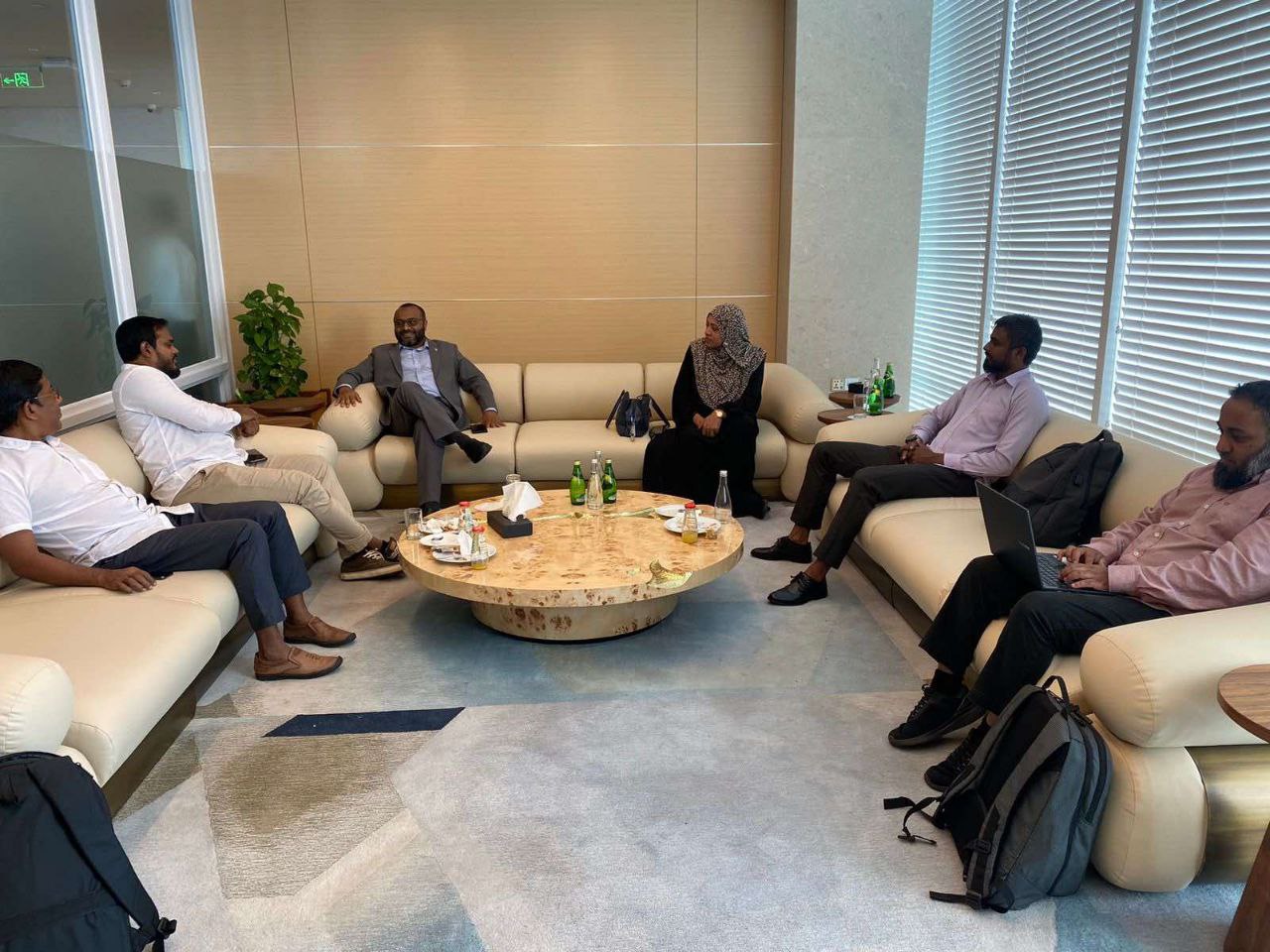 ހައްޖު އެންޑް އުމްރާ ސާވިސް އެގްރީމެންޓްގައި ސޮއިކުރެއްވުމަށް ޑރ. ޝަހީމް ސަޢުދީއަށް