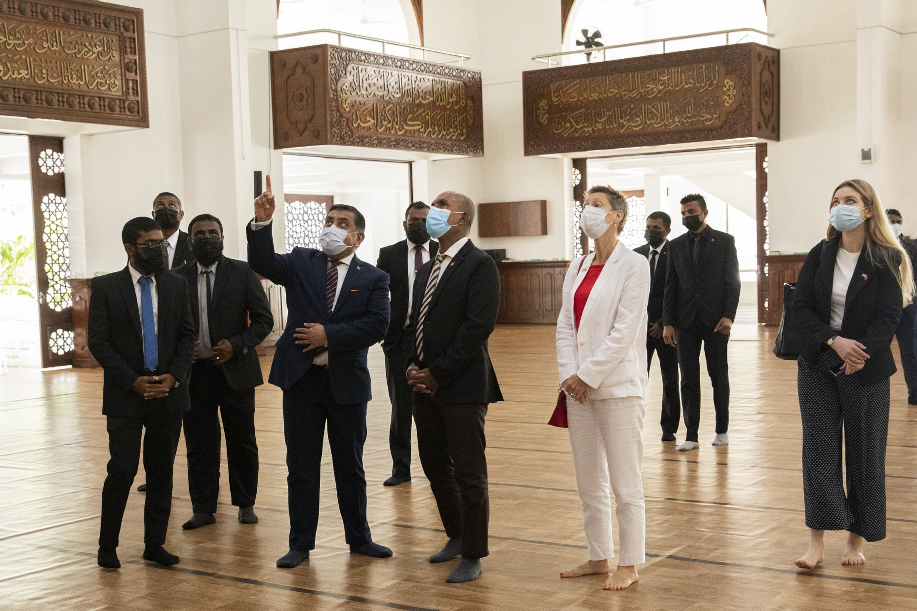 މުސްލިމުންގެ ސަޤާފަތަށް އިޙްތިރާމް ކުރުމަށް އިނގިރޭސި ސަފީރަށް ޑރ. ޝަހީމް ގޮވާލައްވައިފި