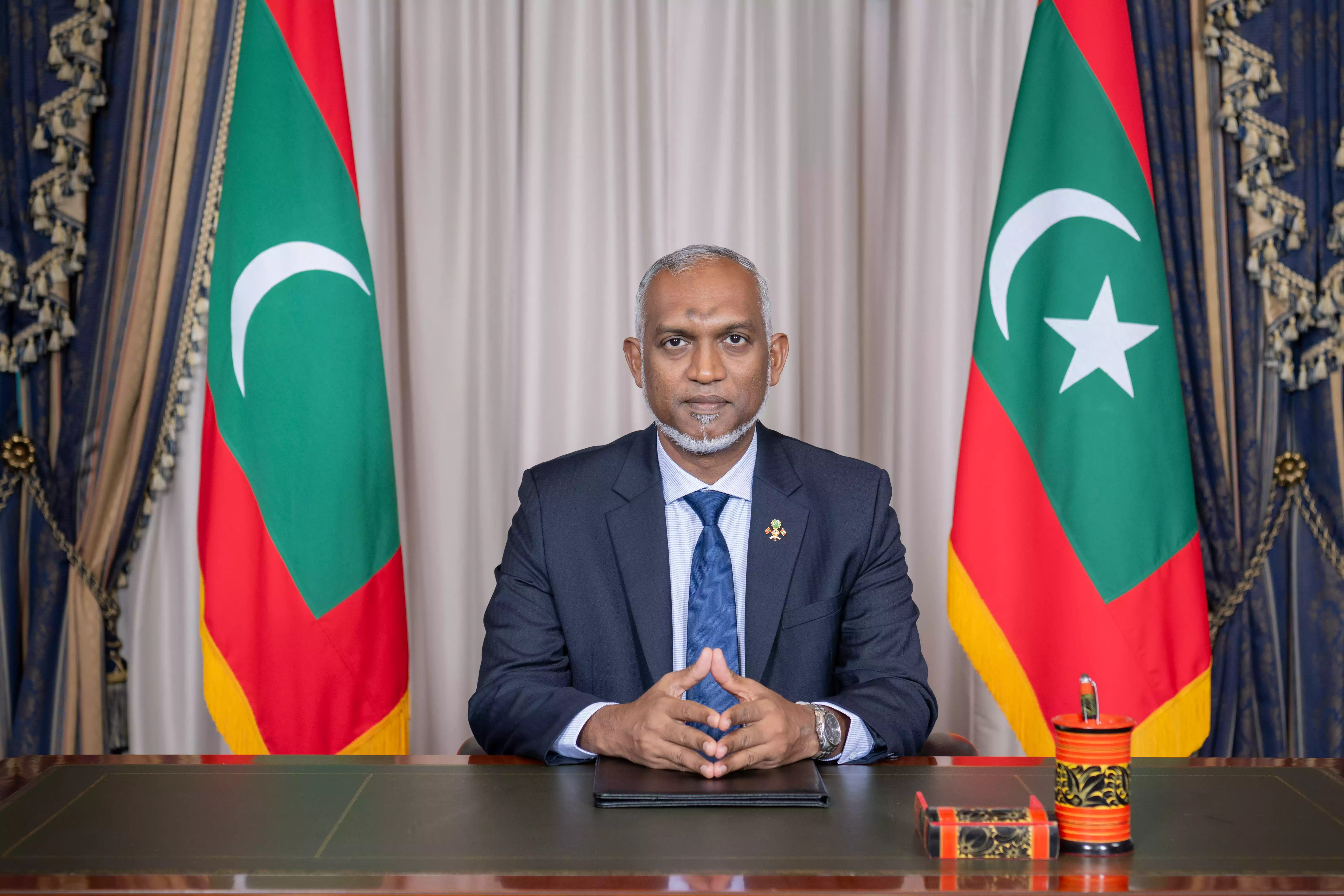 ނޭޕާލްގެ ގައުމީ ދުވަހުގެ ތަހުނިޔާ ރައީސް ފޮނުއްވައިފި