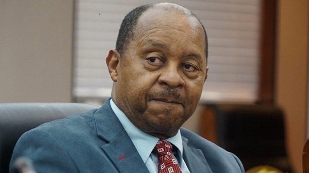 ސިއްހީ ސާމާނު ބޮޑު އަގުގައި ގަތް މައްސަލައެއް ފެންމަތިވެ ހެލްތު މިނިސްޓަރު ހައްޔަރުކޮށްފި