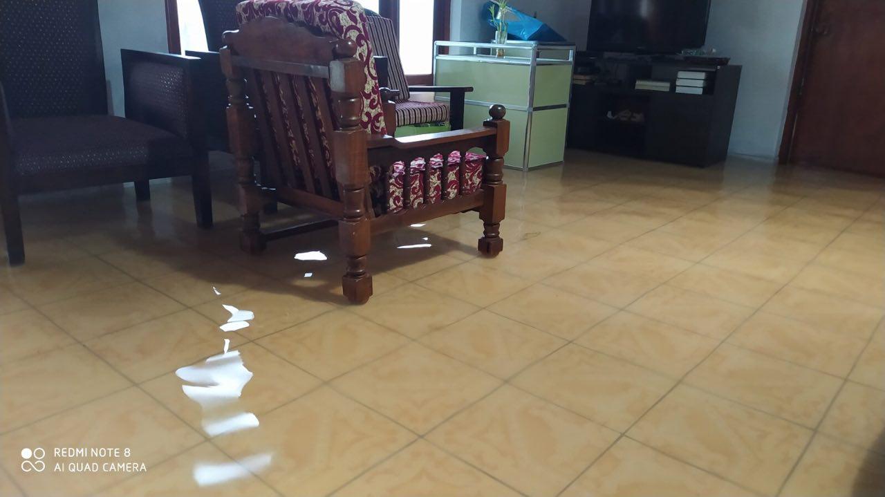 އައްޑޫ ސިޓީގެ މަގުތަކުގައި ފެންބޮޑު ބައެއް ގެތަކަށް ފެންވަދެއްޖެ