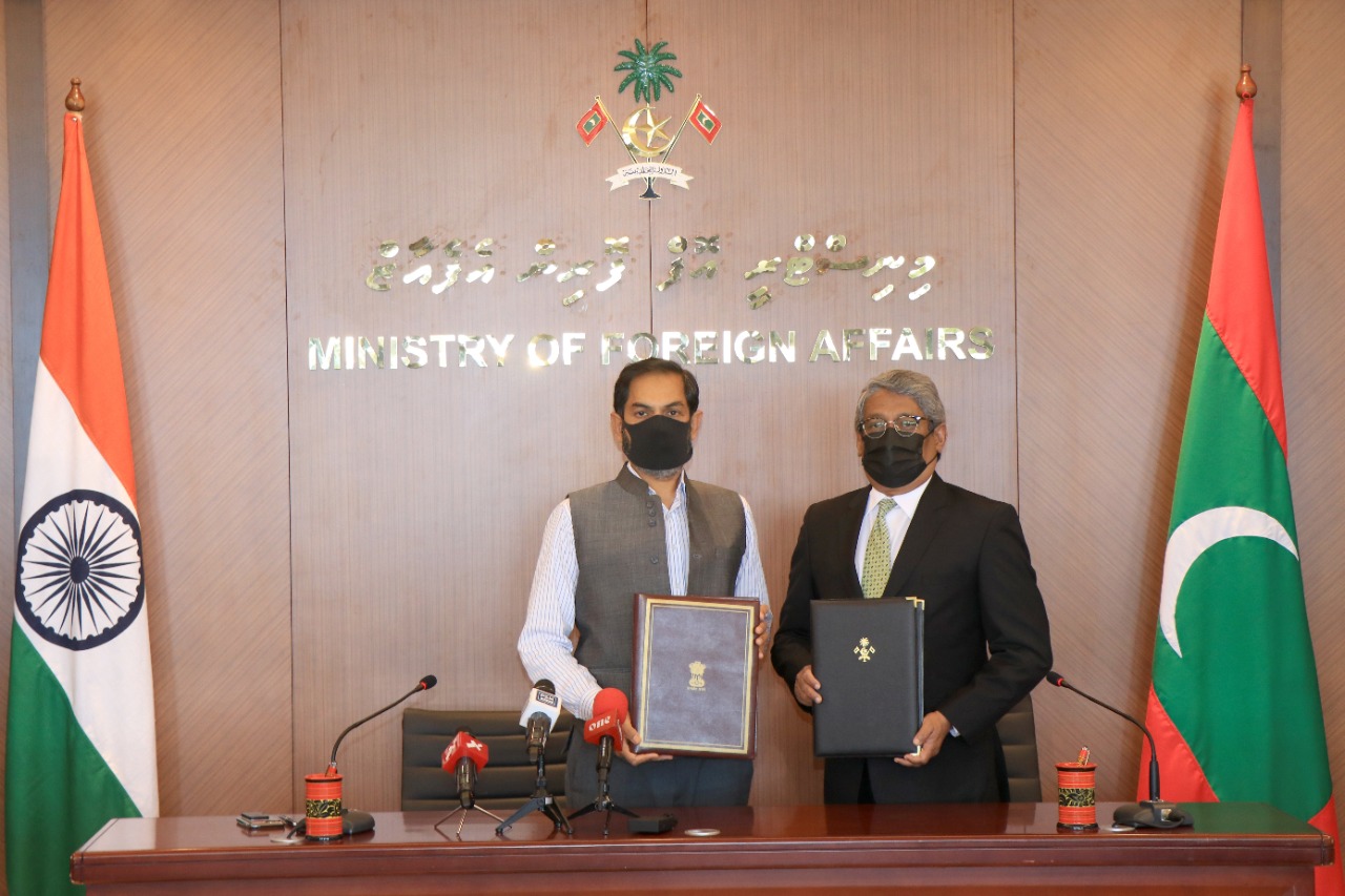 އިންޑިއާ ސަރުކާރުގެ ހިލޭ އެހީގައި ހިންގާ 8 މަޝްރޫއެއްގައި ސޮއިކޮށްފި