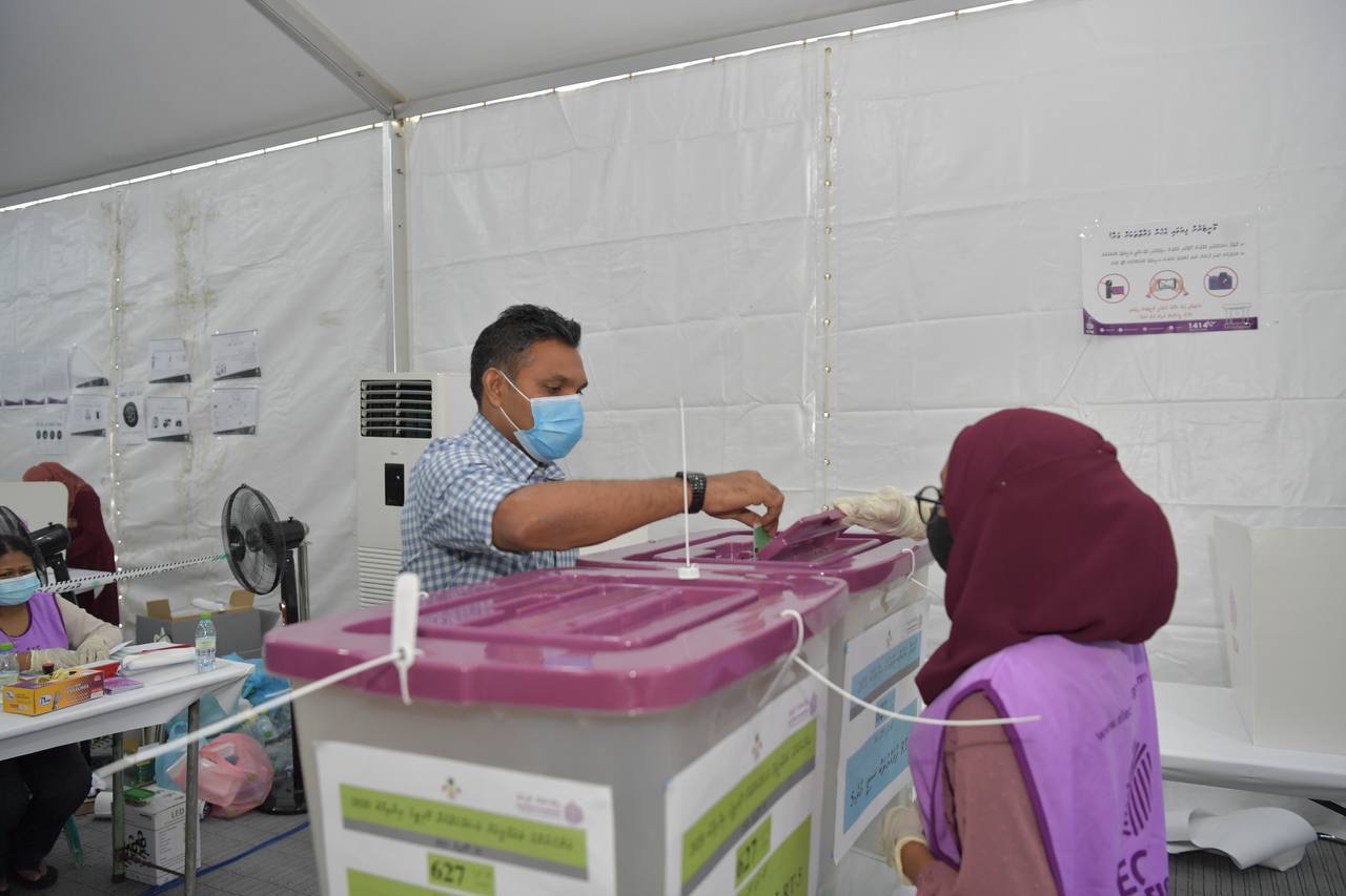 ނައިބު ރައީސް ވޯޓްލައްވައިފި; ވިދާޅުވީ ސަރުކާރުން އެއްވެސް ފިކުރެއް ބާކީނުކުރައްވާނެ ކަމަށް