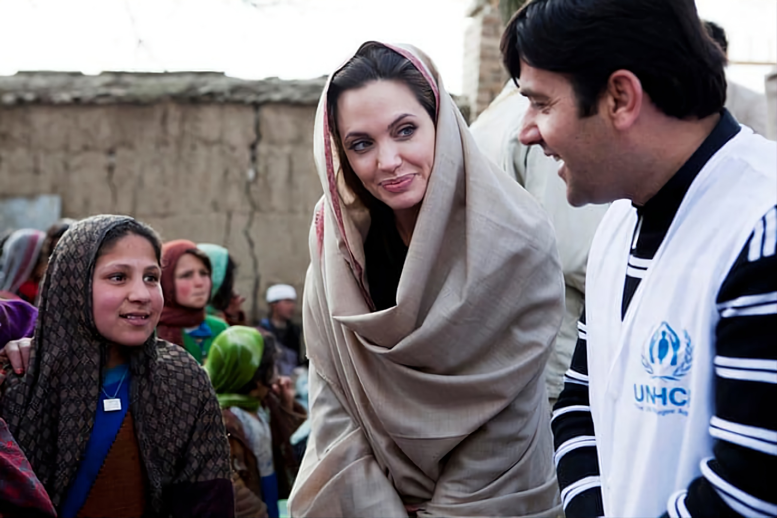 އދ.ގެ ރެފިއުޖީ އެޖެންސީގެ މަންދޫބުގެ މަގާމު އެންޖެލީނާ ޖޯލީ ދޫކޮށްލައިފި