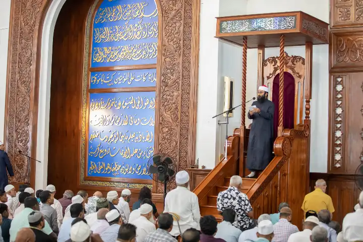 މާލެ ސިޓީގައި އިމާމުވެ ހުކުރުކުރާ މީހުންގެ ދަފްތަރު އެކުލަވާލުމަށް އިންޓަވިއުތަކެއް