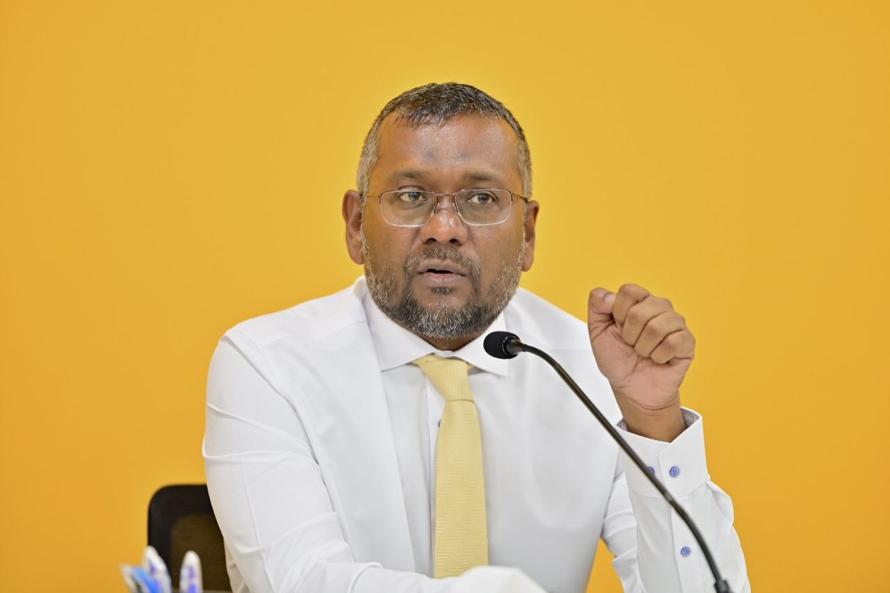 ރައްޔިތުން ބަނޑަށް ޖެހި ވިޔަފާރިތައް ފުނޑިގެންދިޔަ ނުދިނުމަށް ފައިސާ ޗާޕްކުރަންޖެހޭ: ފައްޔާޒު