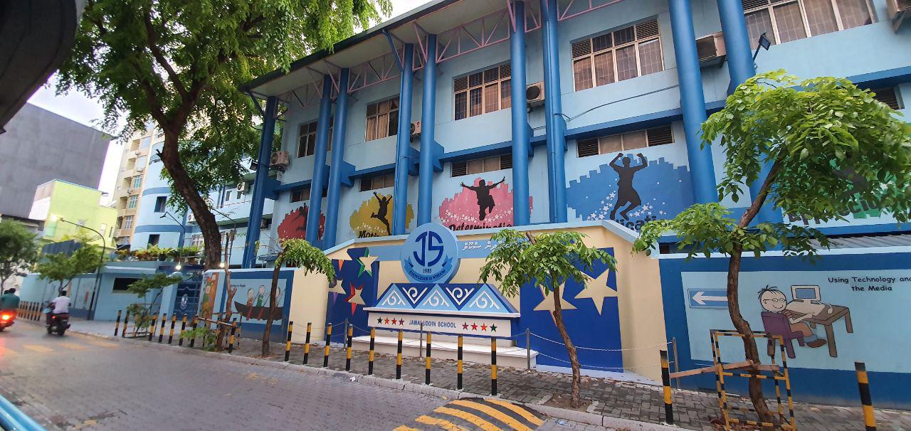 ވެކްސިން ނުޖަހާ މުވައްޒަފުން ވަކިކުރާކަށް ނުނިންމަން - އެޑިއުކޭޝަން