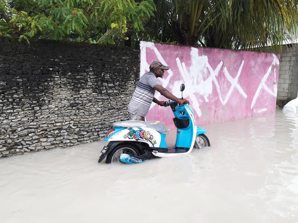 އައްޑޫގެ އިގްތިސާދުގެ ކޮންޓްރޯލް އަދިވެސް އޮތީ މާލޭގެ ފިނި ކޮޓަރިތަކުގެ ތެރޭގައި - ޝަރީފް