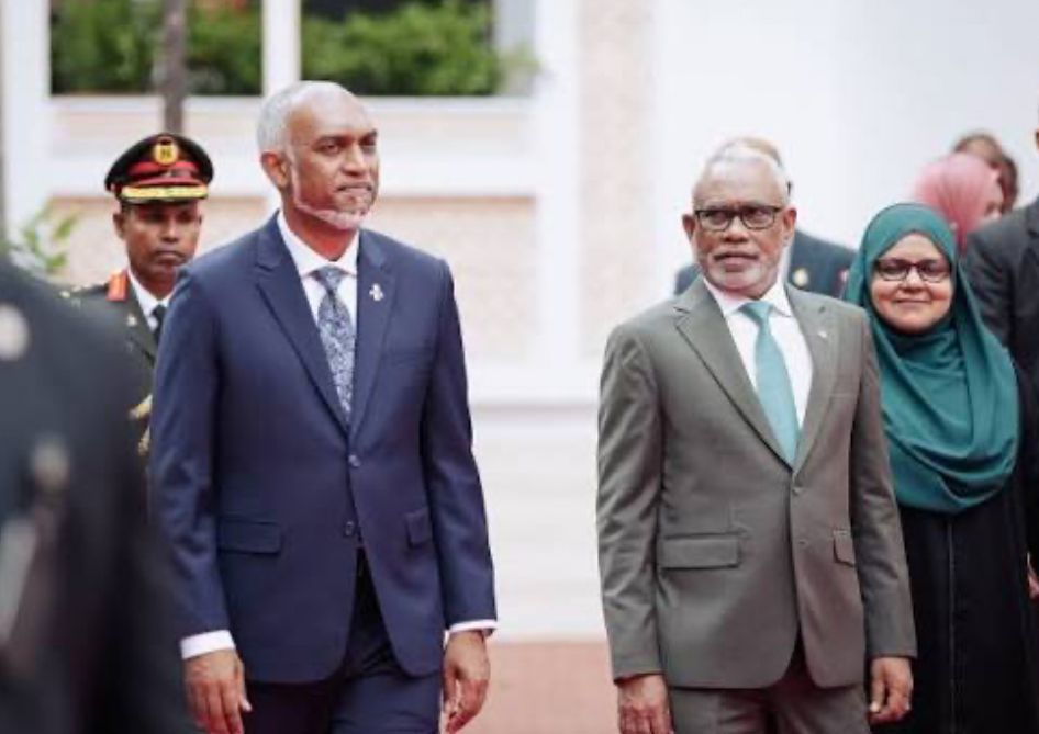 މުއިއްޒުގެ ސިޔާސީ ޖަނާޒާގައި އެންމެ ބޮޑު ހިތްހަމަޖެހުމެއް ލިބޭނީ އަދުރޭއަށް: މަލީހް