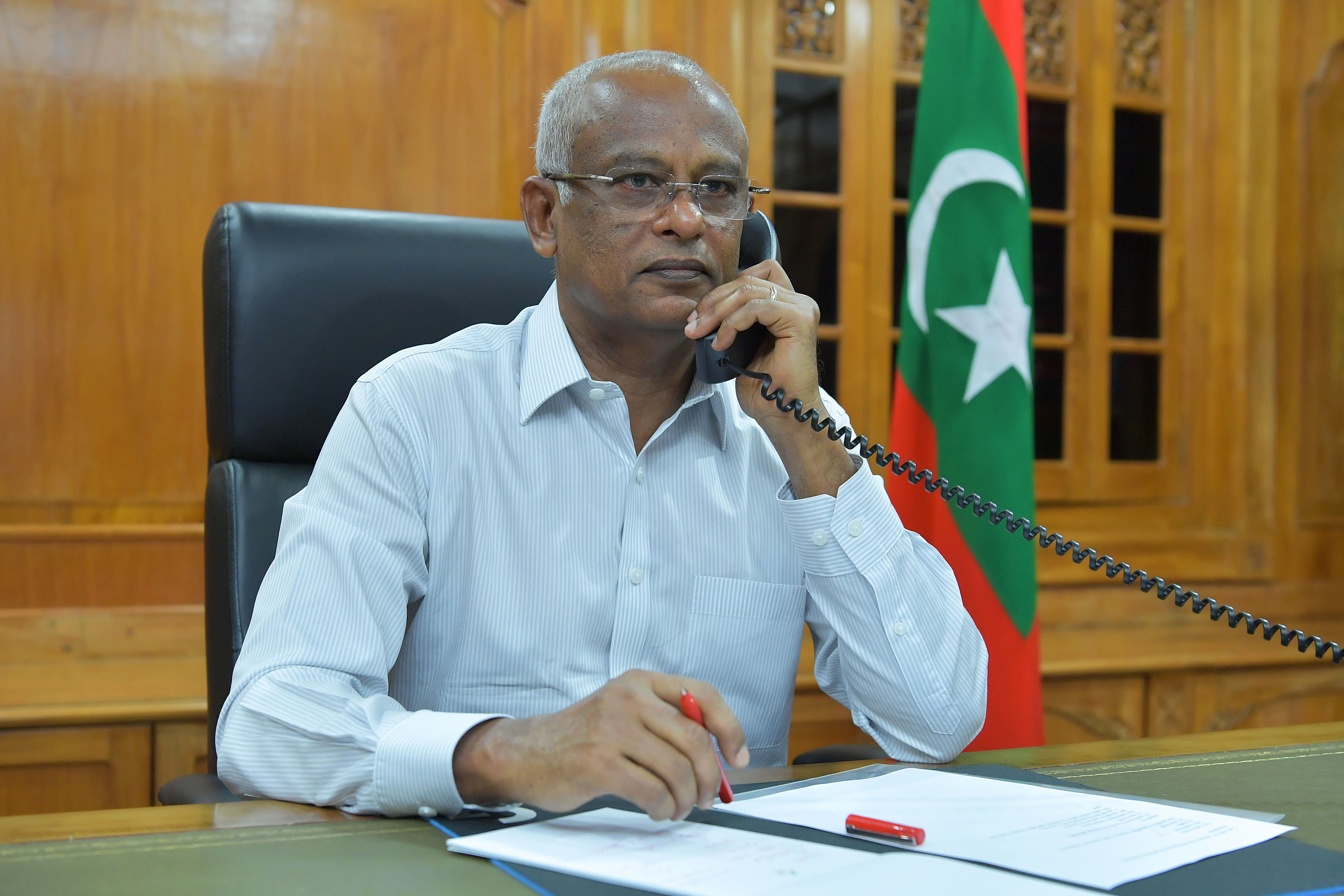 ކޯވިޑް-19: ރައީސް ޞާލިޙާއި ލަންކާގެ ބޮޑުވަޒީރު ފޯނުން ގުޅުއްވައި މަޝްވަރާ ކުރައްވައިފި