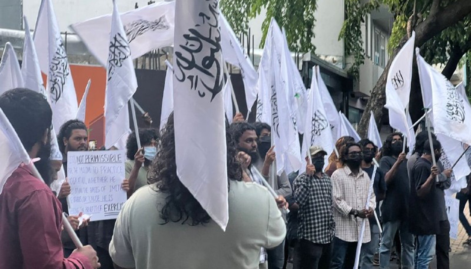 މިއަދުގެ ހަމަނުޖެހުމުގެ ފޮޓޯއާއި ވީޑިއޯ ޙިއްސާކުރުމަށް ފުލުހުން އެދިއްޖެ