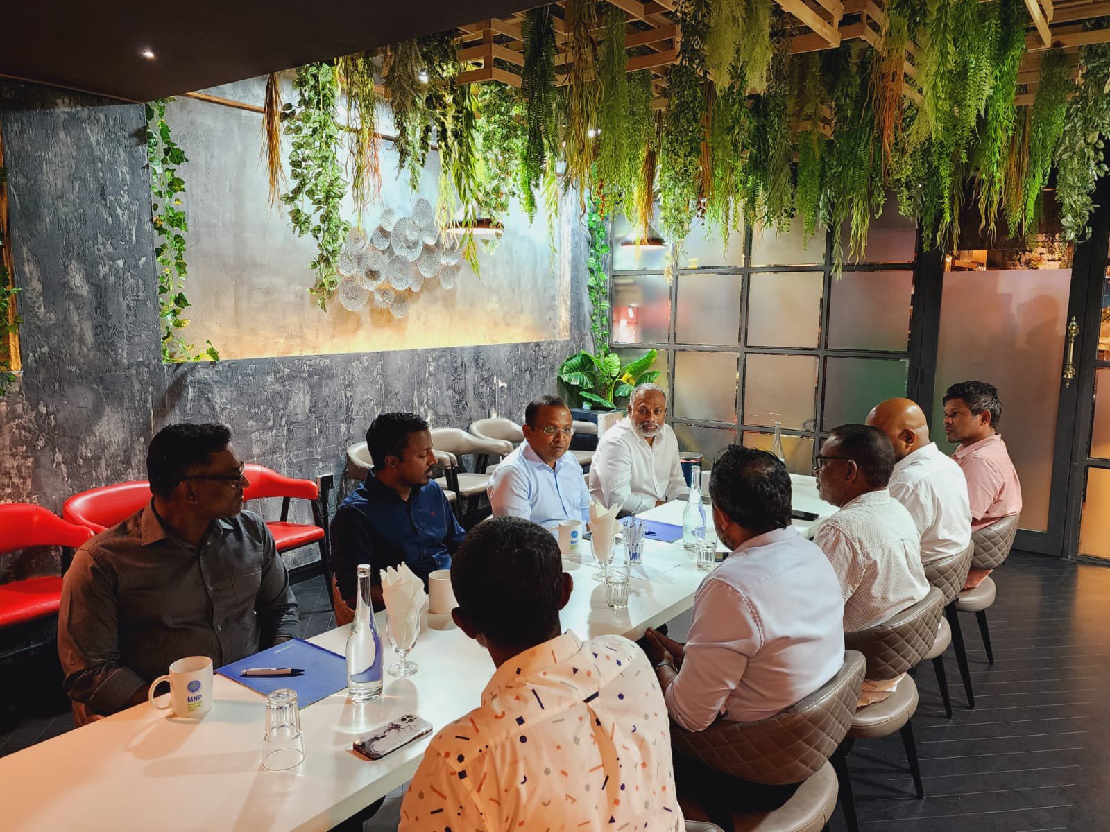 ރިޔާސީ އިންތިހާބުގެ މަޝްވަރާތައް ޕީޕީއެމުން އެމްއެންޕީއާއެކު ފަށައިފި