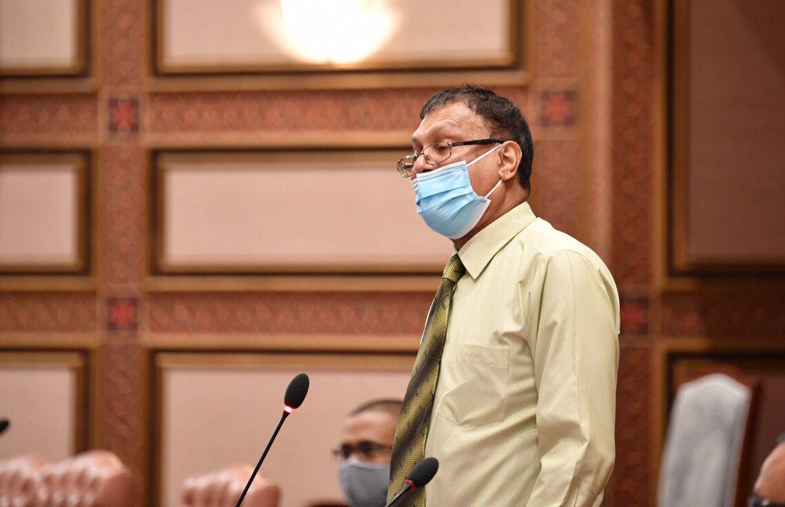 ރައީސް ނަޝީދު އައްޑޫ ޝަރީފަށް ވަރުގަދަ "އަދަބެއް" ދެއްވައިފި