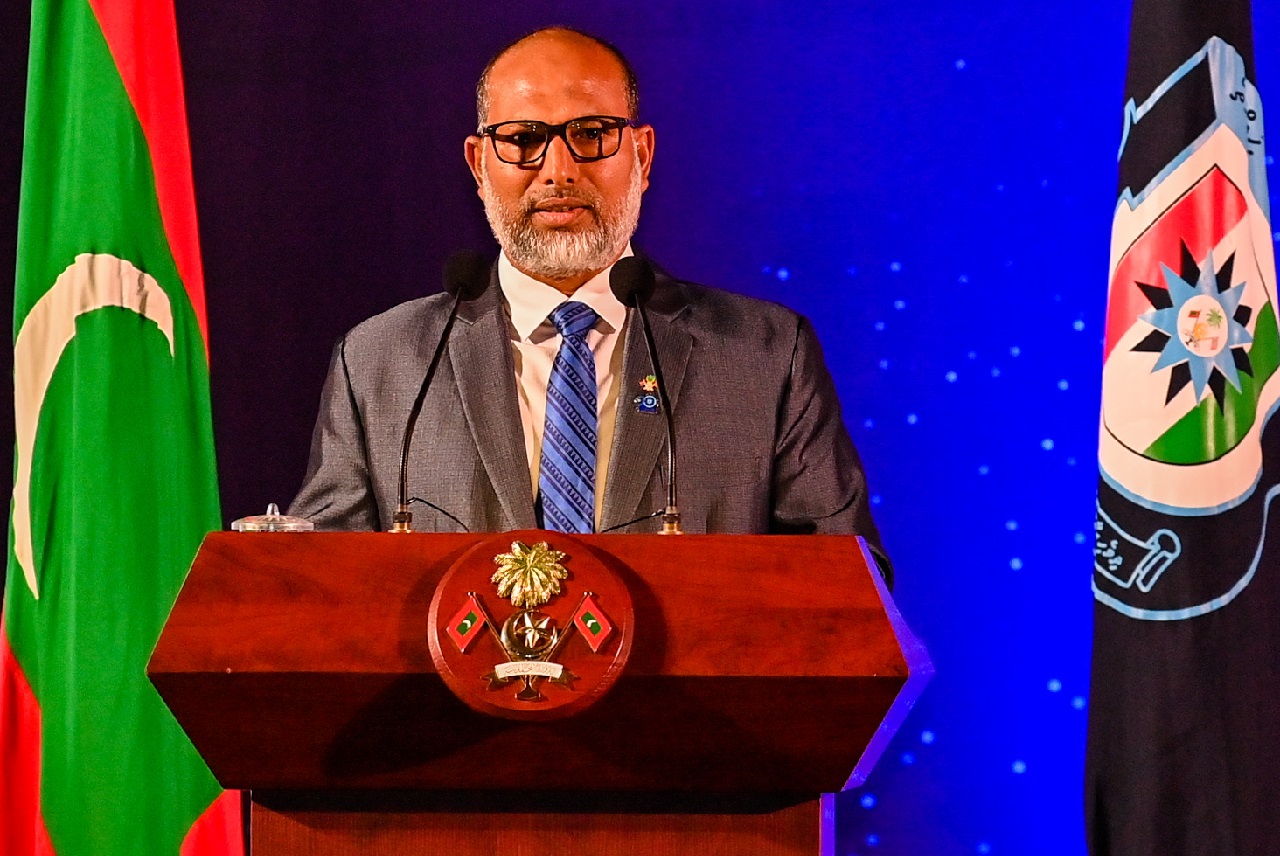 އިމްރާންގެ އިލްތިމާސް: މަދު އޮފިސަރެއްގެ ޢަމަލާހެދި މުޅި ފުލުހުންގެ މުއައްސަސާ ބަދުނާމް ނުކުރޭ