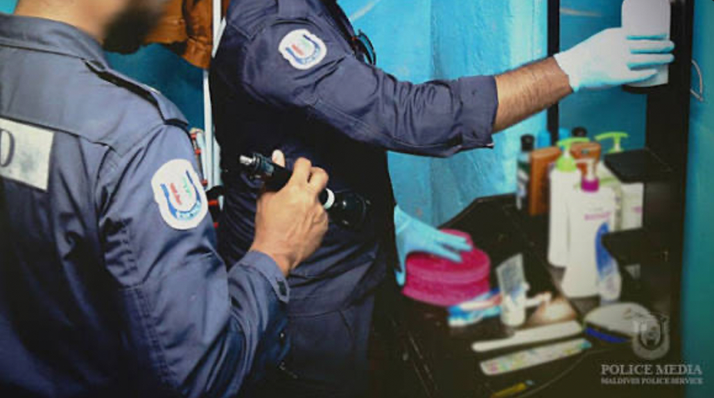 ރައީސްގެ އެންގެވުމަށް އެއްވަގުތެއްގައި 100 ތަނެއްގައި ފުލުހުންގެ ޑްރަގު އޮޕަރޭޝަނެއް