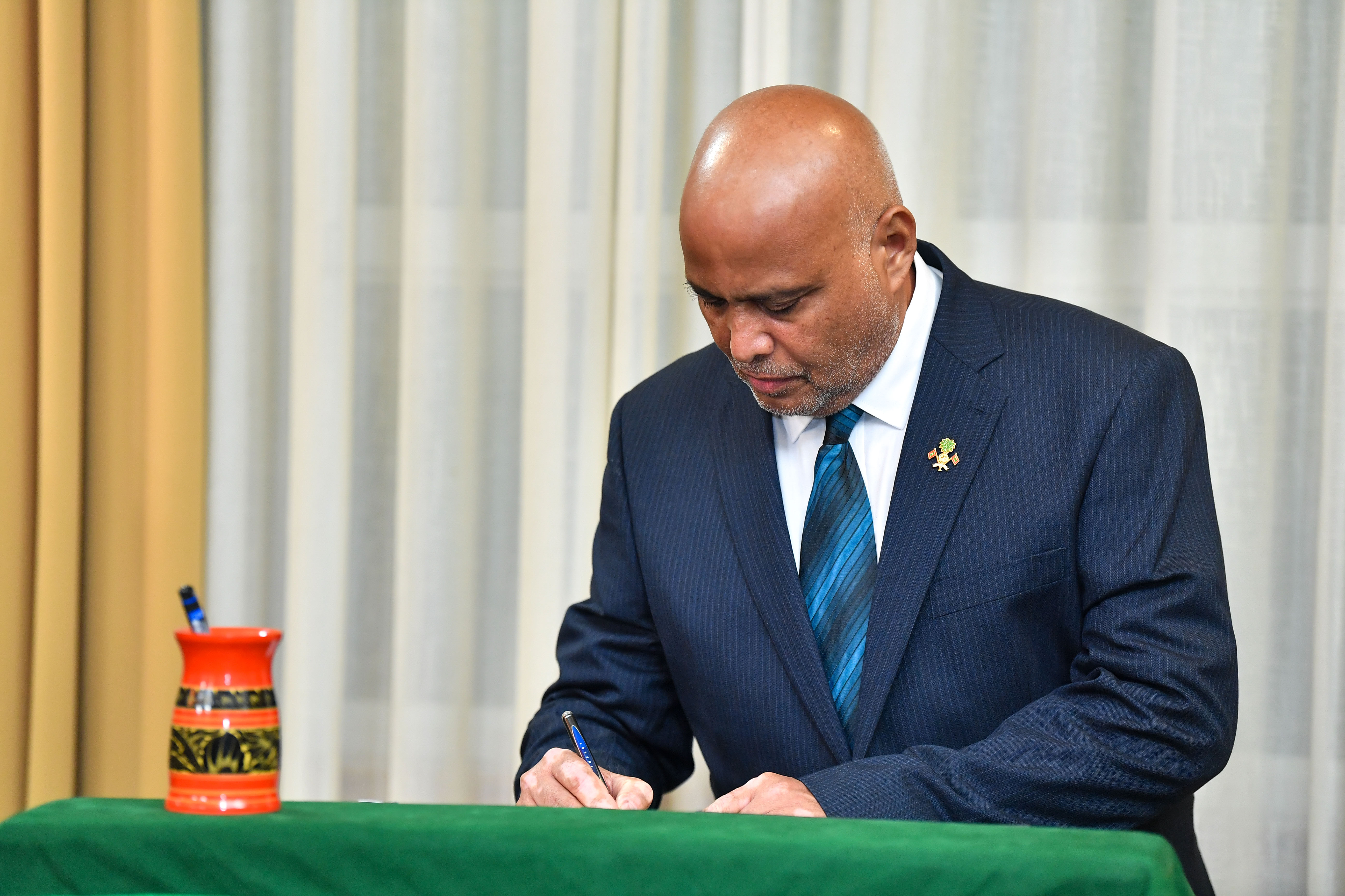 ހައުސިން މިނިސްޓަރ ހައިދަރަށް މަޖިލީހުން ރުހުމެއް ނުލިބުނު