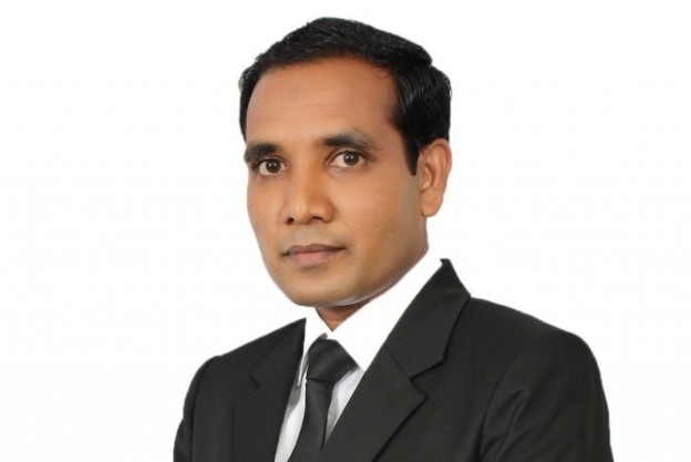 ގާނޫނީ ވަކީލުކަންކުރާ ދެމަފިރިއެއްގެ ވަކީލު ކަމުގެ ހުއްދަ ހިފަހައްޓައިފި