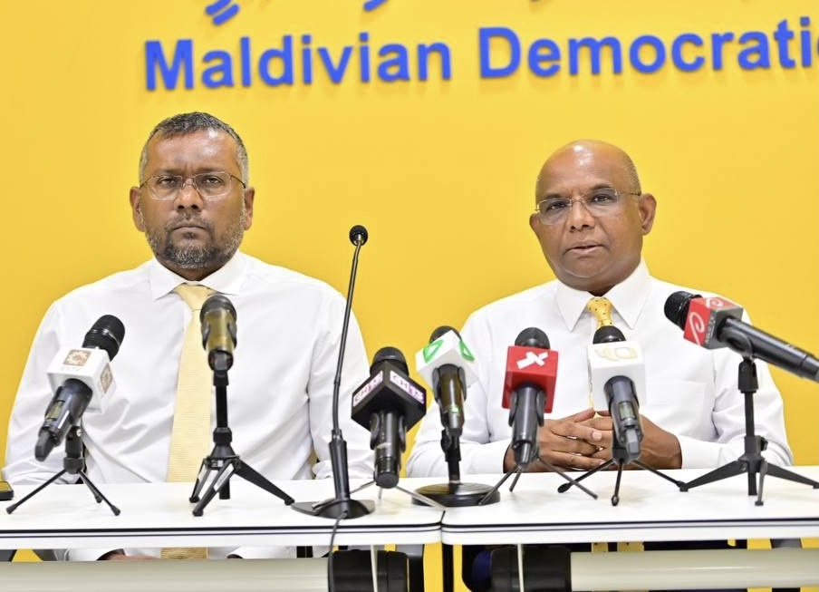 ޝާހިދު ފައްޔާޒަށް: ޕާޓީގެ ލީޑަރޝިޕްގައި ޕާޓީގެ ރައީސް ނުހިމެނޭތޯ؟