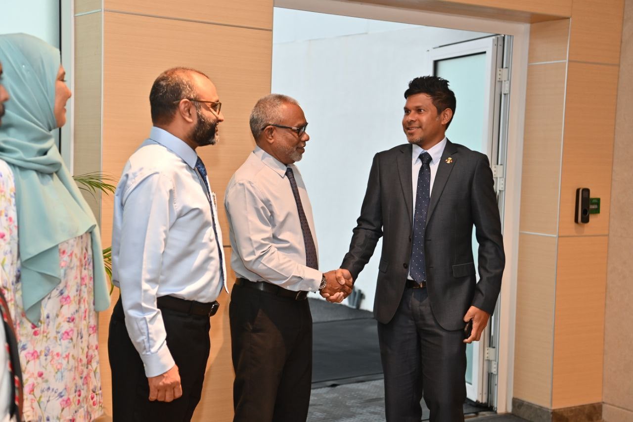 ނައިބު ރައީސް ޗައިނާ އަދި ސްވިޒަރލެންޑަށް ކުރެއްވި ރަސްމީ ދަތުރުފުޅު ނިންމަވާލައްވައިފި