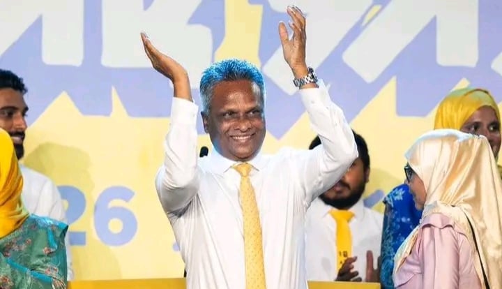 ކައުންސިލުން ޕީއެންސީ ބޭރުކުރަންޖެހޭ، ކޮންމެ މުއާމަލާތެއްގެ ފަހަތުގައި އޮތީ ކޮރަޕްޝަން: މޭޔަރު އާޒިމް