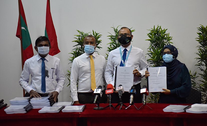 Contract signing ceremony for the Construction of Water and Sewerage facilities in 15 islands and Water facilities in 5 islands. Photo: MWSC