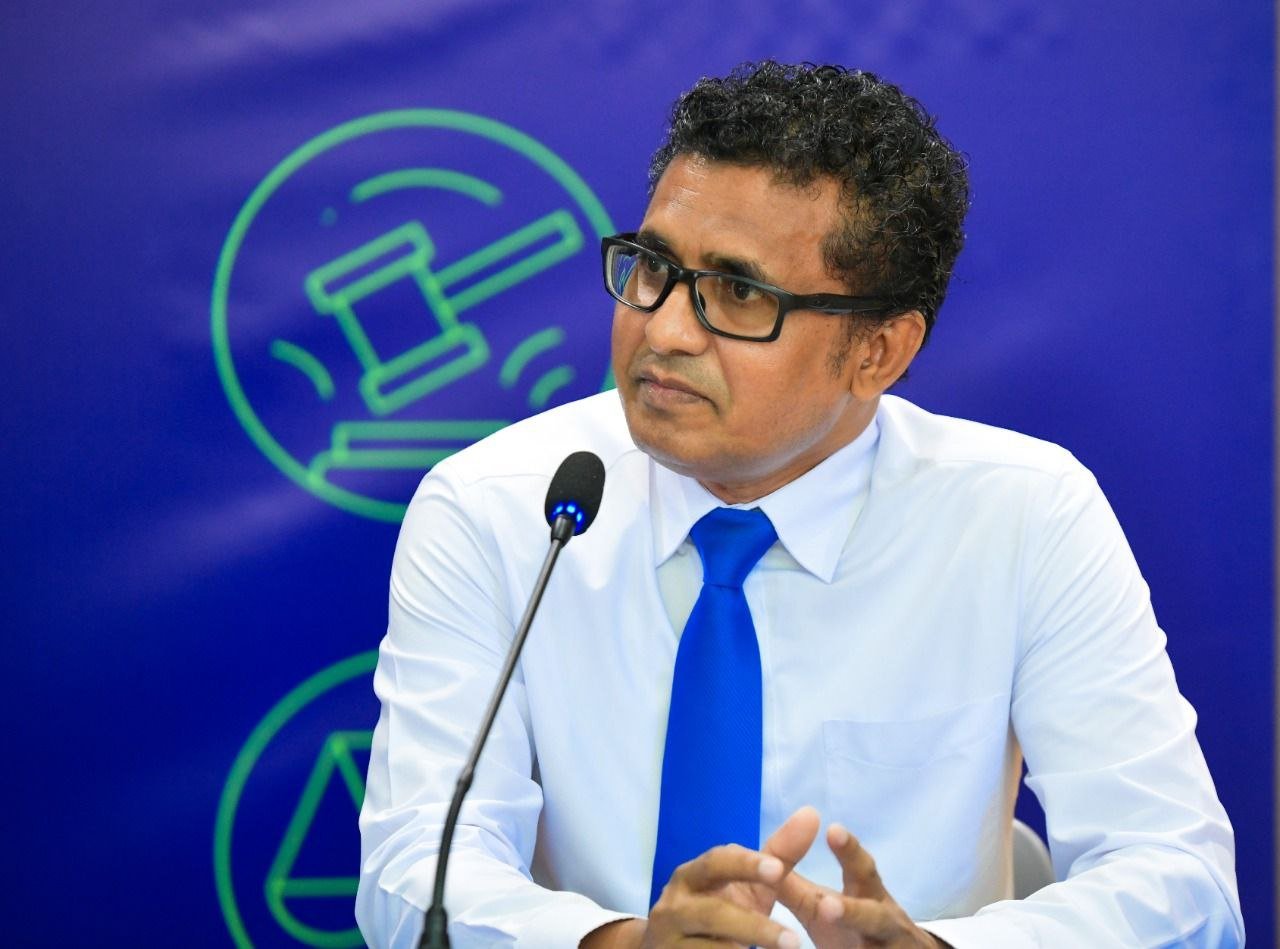 އައްޑޫ ސިޓީގެ މަގުތައް ހަދަނީ ފެންވަރު ދަށްކޮށްކަމަށް ބުނެ ޝަރީފްގެ ކަންބޮޑުވުން