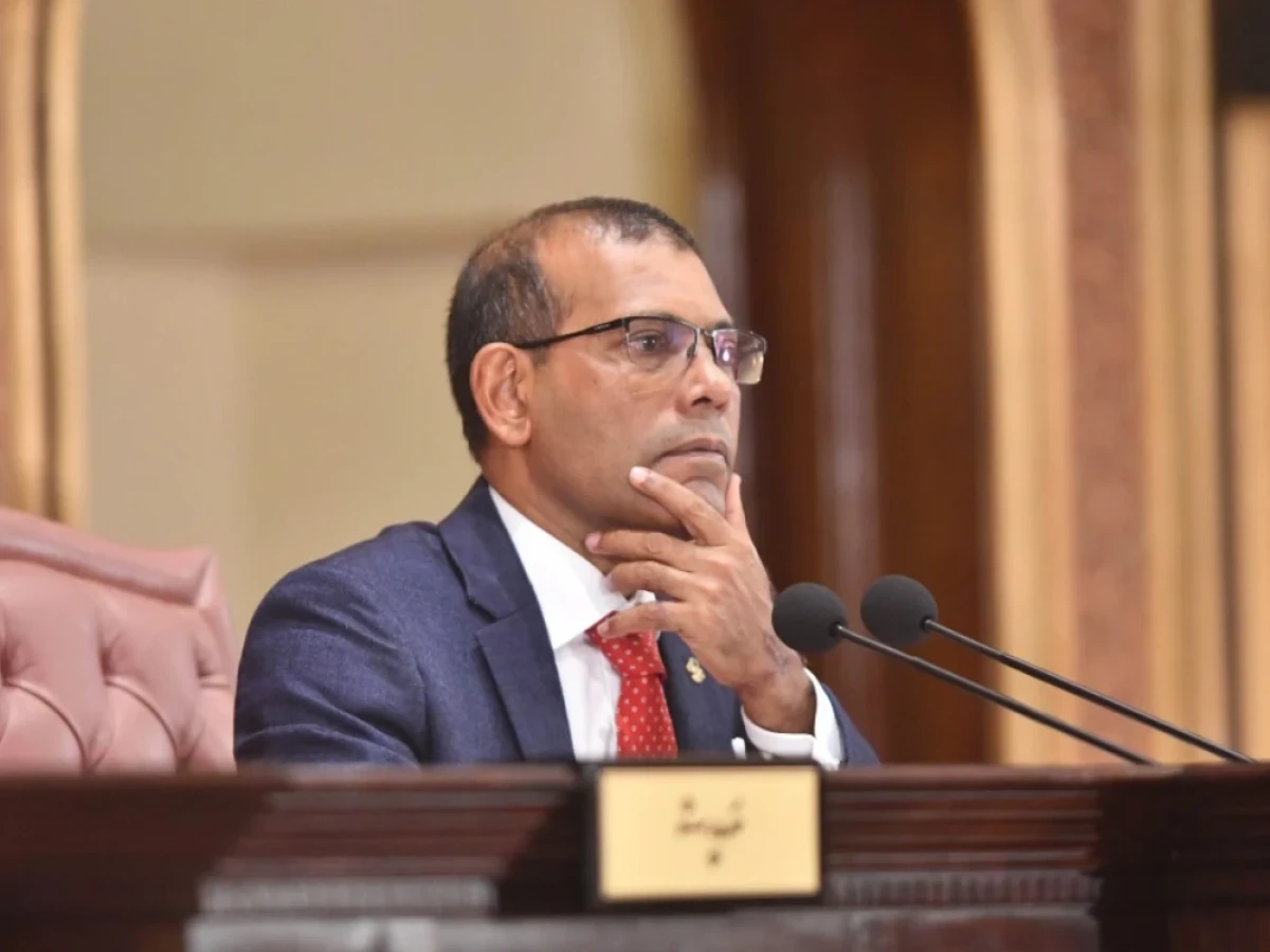 ނަޝީދު ސިޔާސީ މައިދާނާއި ދުރަށް!