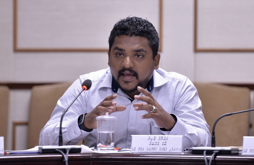 މައުރޫފް ގޮވާލެއްވީ އައްޑޫ މަސްވެެރިންނަށް ވަގުތުން ވަގުތަށް ފައިސާ ދިނުމަށް