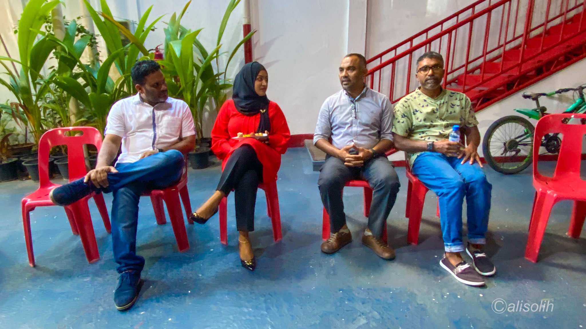 ޖުމްހޫރީ ޕާޓީގެ އަންހެން ކަނބަލުންގެ ސައިފޮދެއް