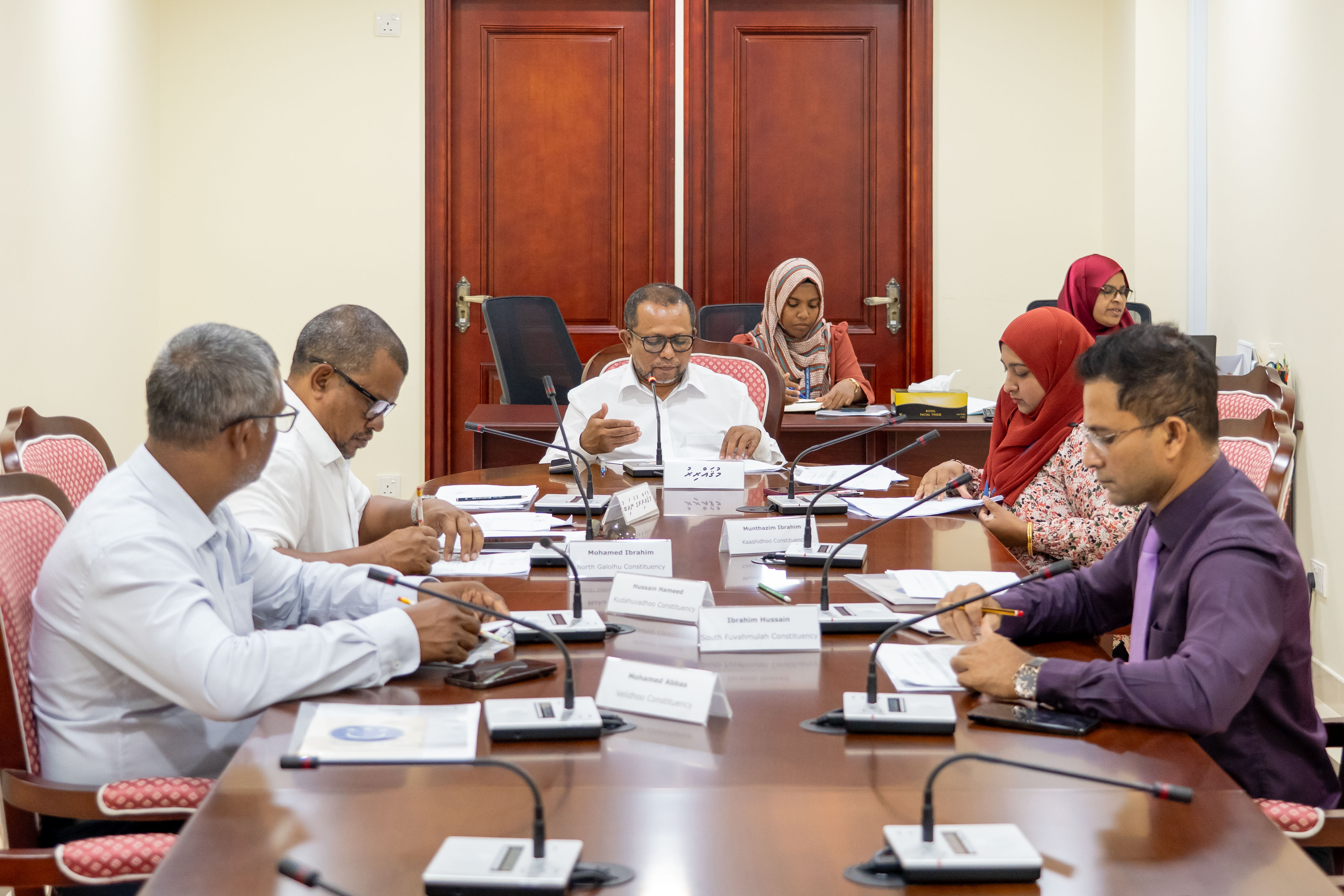 2007 ވަނަ އަހަރުން ފެށިގެން އުފަންވި މީހުންނަށް ދުންފަތް މަނާކުރާ ބިލު ކޮމިޓީން ފާސްކޮށްފި