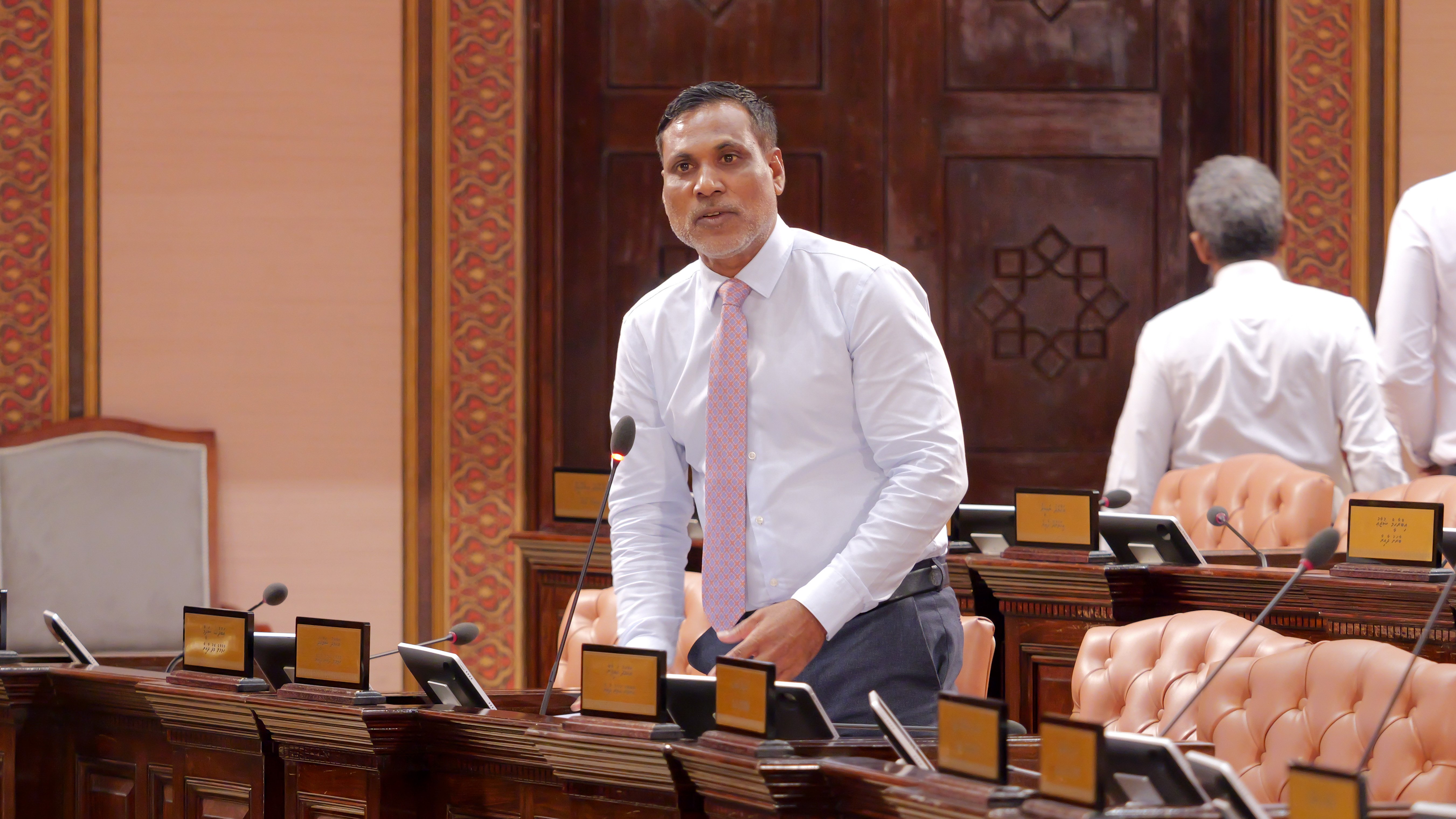 ޕޭހަމަނައިޒް ކުރާއިރު މުވައްޒަފުން ގެއަށް ގެންދާ މުސާރަ ކުޑަވެގެންނުވާނެ: ޑރ. ޝަމްހީދު