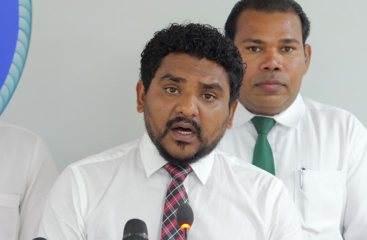 އިދިކޮޅު މެންބަރުންނަށް މަޖިލީހުގެ ތަޅުމުގައި ބިރު ދައްކާކަމުގެ ތުހުމަތު