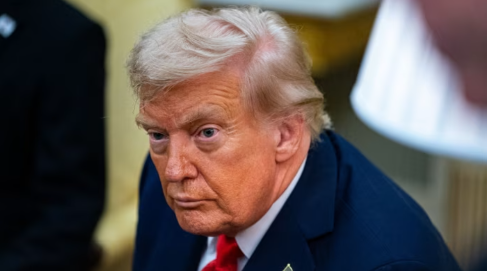 އެމެރިކާގެ ގިނަ ރައްޔިތުން ބޭނުންވަނީ ވެރިކަމުގައި ޑިކްޓޭޓަރަކު ހުންނަން: ޓްރަމްޕު