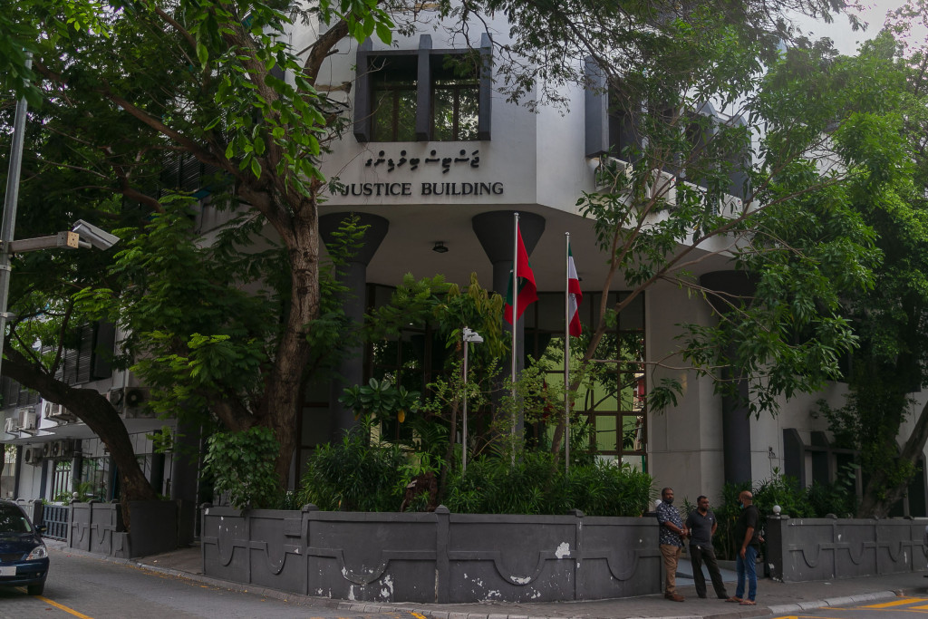 ދަރިންނަށް ޚަރަދު ނުދޭ ބައްޕަގެ މުސާރައިން އުނިކޮށް އެފައިސާ ކޯޓަށް ޖަމާކުރަން އަމުރުކޮށްފި