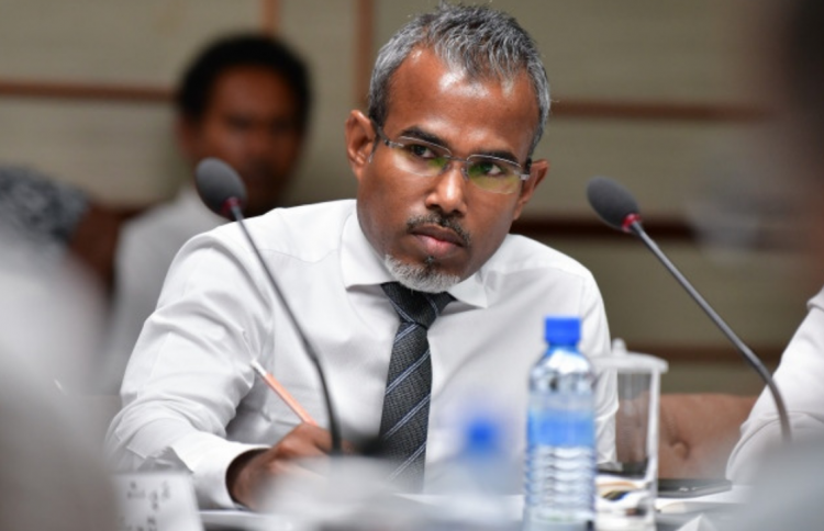 މަޖިލީހަށް ޖަވާބުދާރީވުމަށް ރިފްޢަތު މަޖިލީހުގެ އިދާރާއަށް; މެންބަރުން އިޙްތިޖާޖުގައި