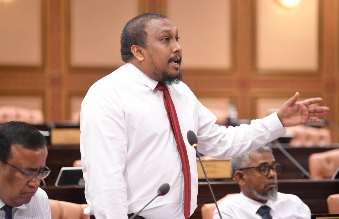 ޕީޖީގެ ވަކީލަކާ ގުޅޭ ކުއްލި މައްސަލައެއް މަޖިލީހަށް ހުށައަޅައިފި